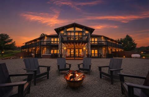 Luxury Lodge with indoor pickleball on 20 acres 5 min to Elk Ski Mountain Resort