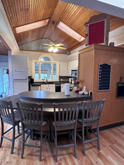 Kitchen, skylights, sunroom thru doors