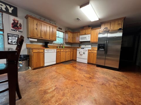 Full kitchen with additional Toaster, Deep Freeze, Coffee Pot (complimentary coffee is in the freezer!)