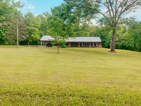 LARGE FRONT & BACK YARD FOR PLAYING