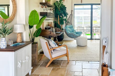 Tropical warm coastal decor throughout...