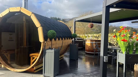 Hot Tub / whirlpool bath (Outdoor)