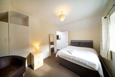 Bedroom 1 (2/2)