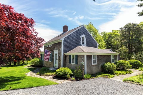 Welcome to Blue Heron Hideaway in East Orleans, just a short walk to a stunning Nauset Inlet beach.