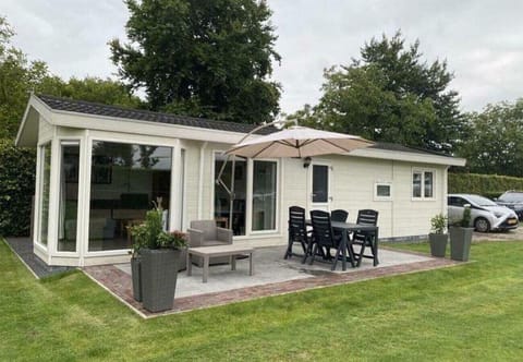 Vakantieverhuur Van Dijk - Chalet Alpaca - front
