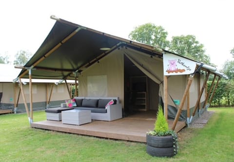 Vakantieverhuur Van Dijk - Safaritent Varkentje - front