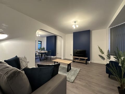 Living Room / Lounge