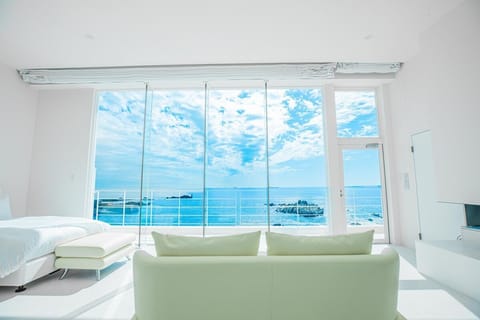 room002.jpg