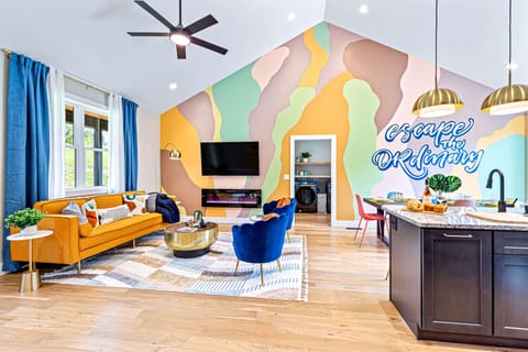 A spacious common area that keeps everyone connected.