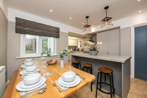 Spacious Dining Kitchen 