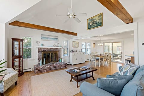 Welcome to Eastham Getaway, a classic Cape Cod vacation rental in a quiet Outer Cape neighborhood.