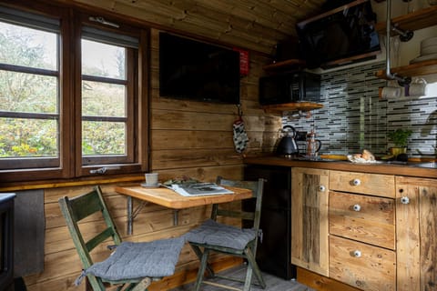 Smart TV with free WiFi - Pedney