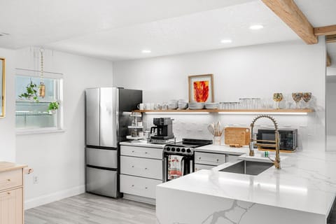 Fully equipped kitchen with everything you need to make your favorite homemade meals!
