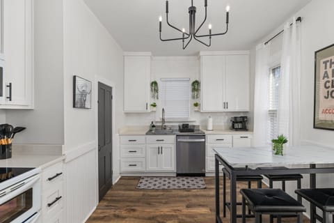 Fully Stocked Kitchen!