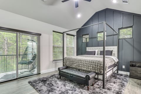 Bedroom 1 | King Bed | Smart TV | En-Suite Bathroom | 2nd Floor