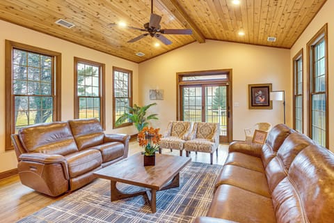 Purcellville Vacation Rental | 4BR | 4BA | 3,600 Sq Ft | Stairs Required