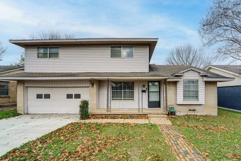 Garland Vacation Rental | 4BR | 3BA | 2,640 Sq Ft | 3 Steps Required