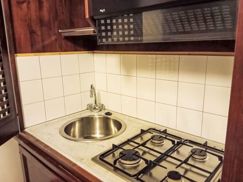 Kitchen Appliance, Major Appliance, Kitchen, Flooring, Kitchen Stove, Stove, Interior Design, Floor, Gas Stove, Cooktop