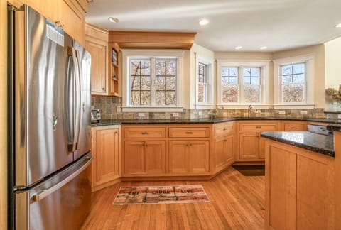 The open kitchen is well equipped for an unforgettable getaway​