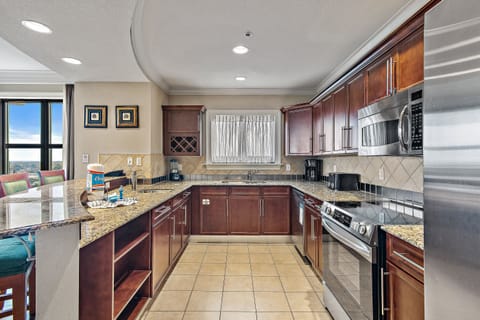 Fully equipped kitchen