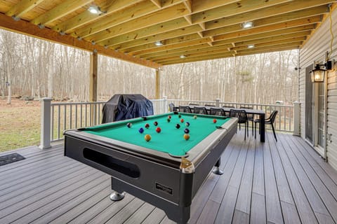 East Stroudsburg Vacation Rental | 4BR | 3BA | 2,350 Sq Ft | Stairs Required