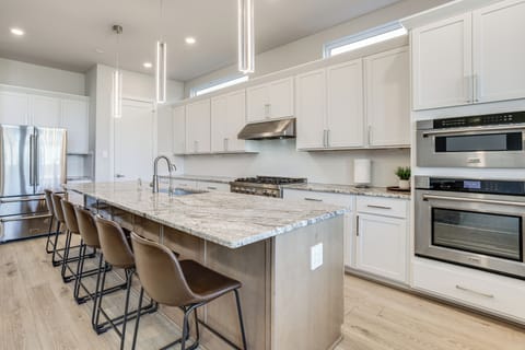 Kitchen | Blender | Toaster | Drip Coffee Maker | Spices | 1st Floor