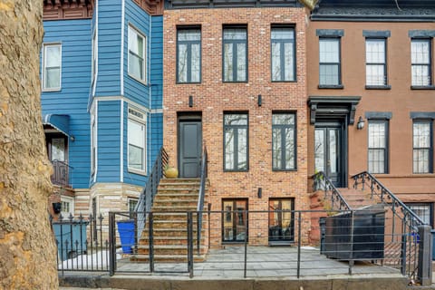 Brooklyn Vacation Rental | 2BR | 1BA | 800 Sq Ft | Steps Down to Enter