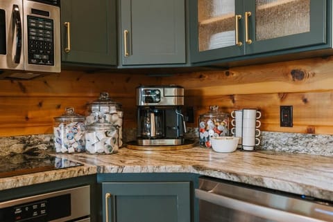 The Main Cabin
Coffee lovers, you’re in luck! Our coffee station has you covered with a drip coffee maker, K-Cup brewer, Nespresso-style pod machine, pour-over, and French press. We’ve even got tea and hot cocoa for those non-coffee moments!
