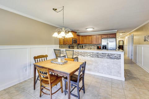 Dining Area | Dishware/Flatware