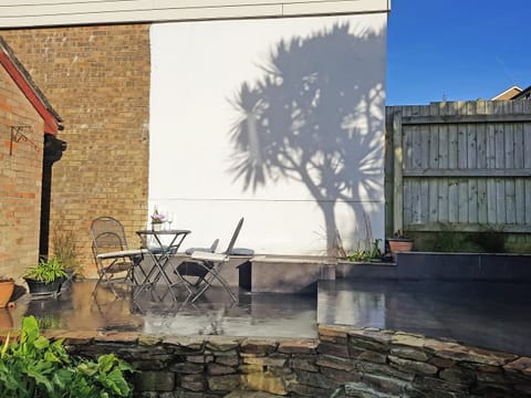 Sitting-out-area | Bryluen, Newquay