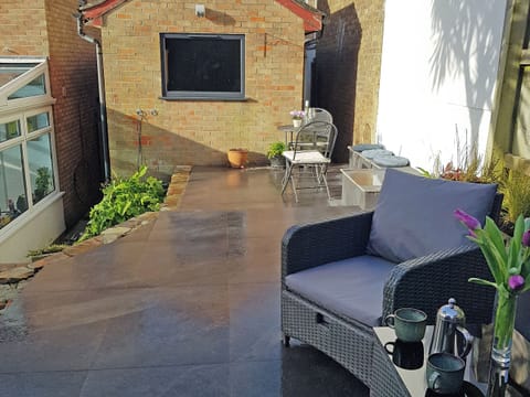 Sitting-out-area | Bryluen, Newquay