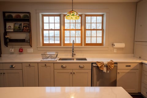 Bright, fully equipped kitchen with a large island and modern finishes.