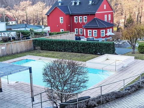Swimming Pool, Composite Material, Leisure, Resort, Garden, Water Feature, Landscaping, Estate, Yard, Backyard