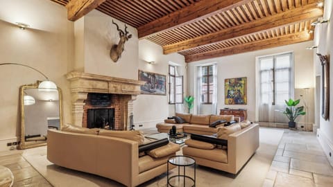 Living Room / Lounge