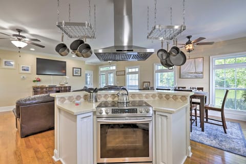 Fully stocked kitchen to feed all 14 guests.