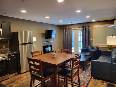 H2 - Two-Bedroom Apartment (679)