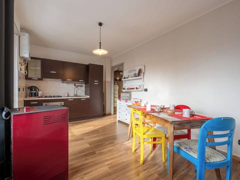 Flooring, Interior Design, Furniture, Floor, Wood, Ceiling, Room, Wood Flooring, Apartment, Wood Stain