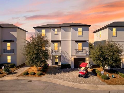 Welcome to FlipFlopFun — a luxury Miramar Beach retreat sleeping 14, featuring a FREE 6-passenger golf cart, private firepit patio, and located across from the HEATED community pool, just minutes from the beach inside the upscale Hidden Palms community.
