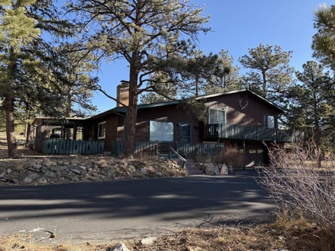 Mountain retreat with spacious outdoor living area