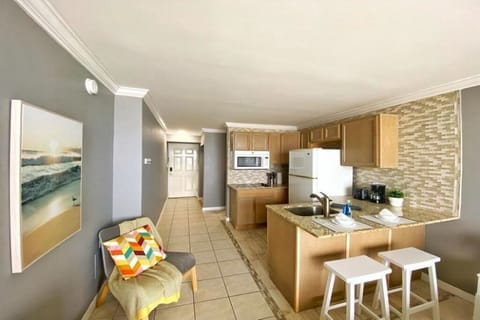 Wake up to the sound of the sea in a cozy queen bed.
