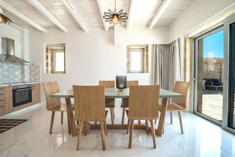 Dining area in the 2bd villa