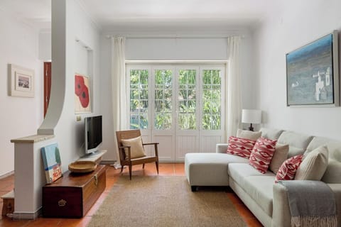 Living room with a comfortable seating area and TV.
Dining table for 6.