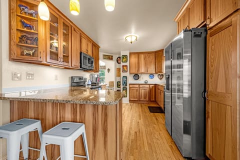Countertop seating for two