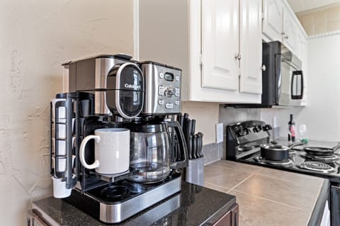 Coffee maker for k-cups and drip coffee