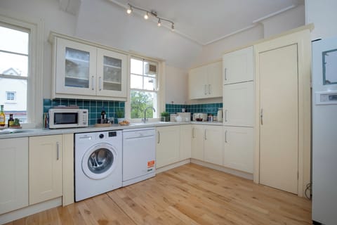 Flat 2 Budleigh 25 04 23 0021