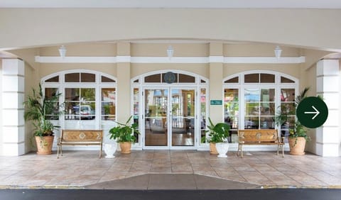 Gulfcoast Inn main entrance with covered circle drive. Lobby check in/out.