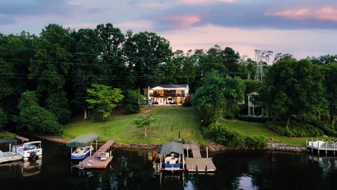 Located right on beautiful Lake Bowen!