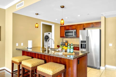 Bright kitchen ready for your favorite vacation recipes HKK-445