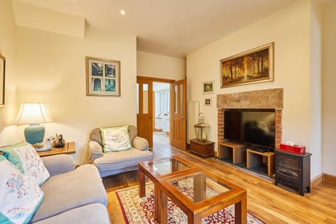 The Station Cottage, Lintz Green - Host & Stay