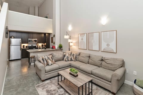 Living area & kitchen with island/breakfast bar.